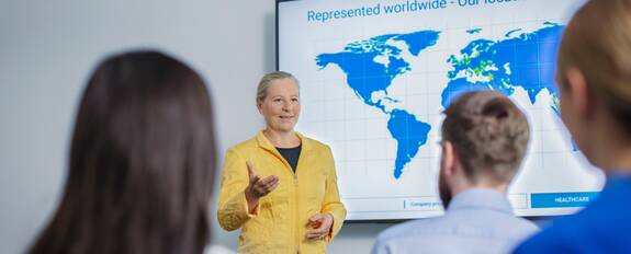 Knowledge through online learning