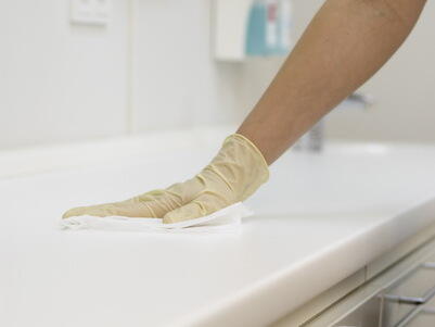 Wiping a dental surface