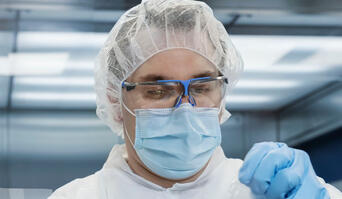 Customer Story - Wischdesinfektion im Reinraum